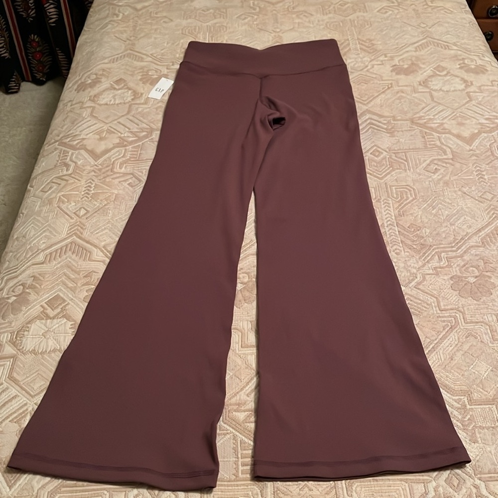 GapFit Rib Sky High Studio Purple Flare Leggings/NWT/M - Picture 11 of 13